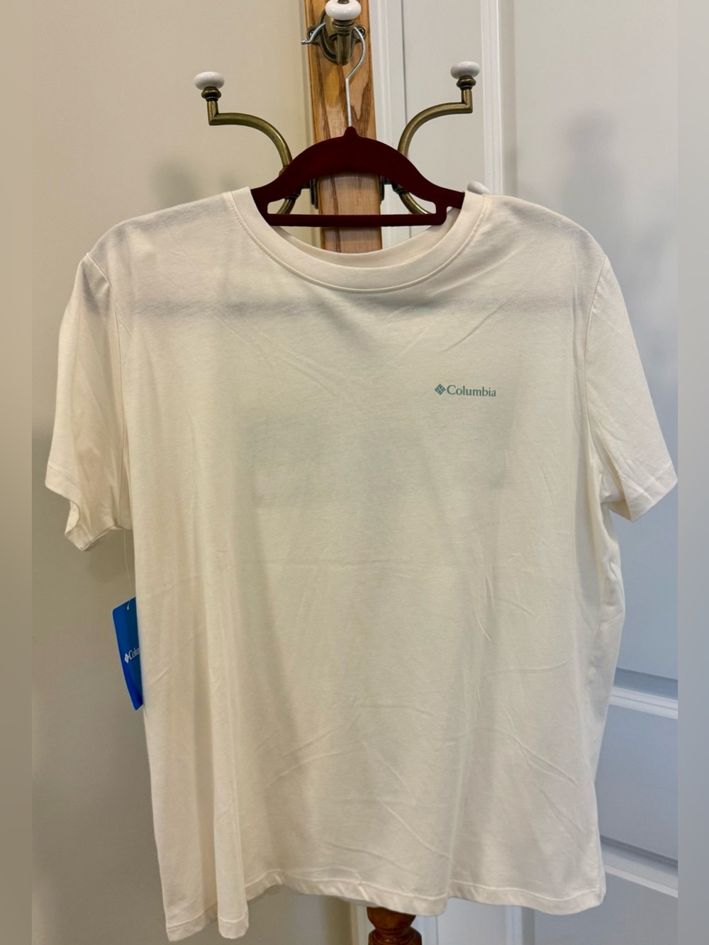 🍓Columbia women’s Cream Short-Sleeve Logo Tee